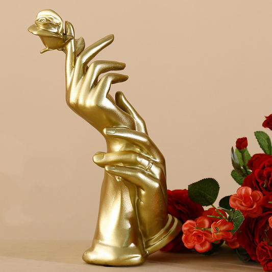 LOVE SCULPTURE GOLD